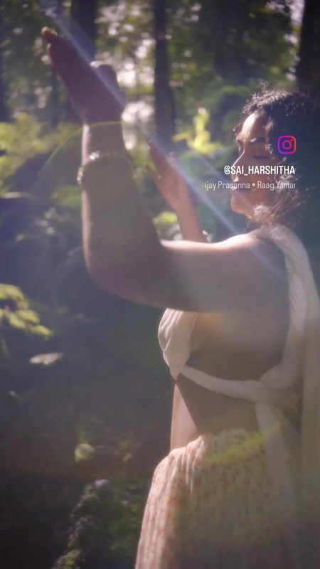 hot tamil model in sexy costume.mp4_snapshot_00.03.644