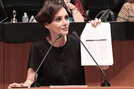 Lilly Téllez exige a senador 