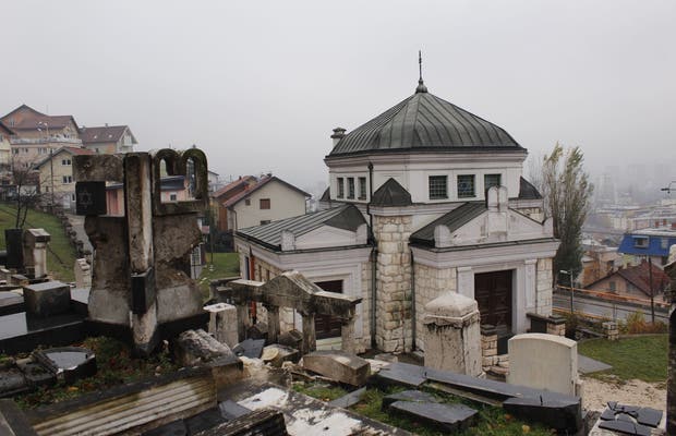 Domingo 9 de abril. Sarajevo. Túnel de la Guerra y Barrio Europeo - Vacaciones en Sarajevo y Croacia (12)