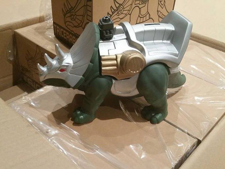 12049510_895919140494496_1499910399337742600_n