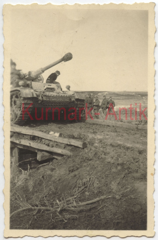 Foto Wehrmacht Panzer IV Vormarsch in Russland über Holzbrücke F