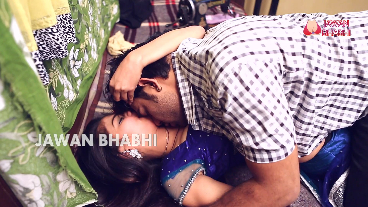 Garam Bhabhi Ki Bra Utari Tailor Ne.mp4_snapshot_07.33_[2021.09.25_15.55.13]