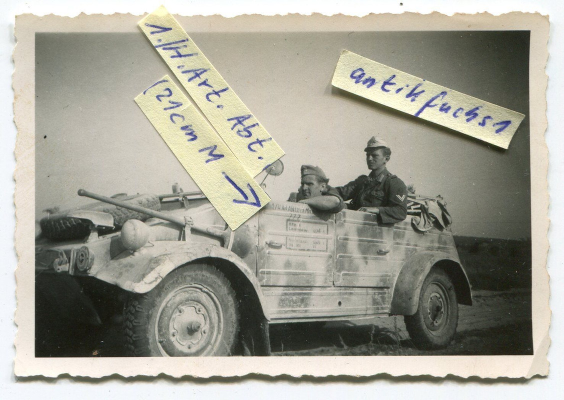 VW-Kübelwagen mit Aufschrift 1.H.Art.Abt.(21cm M