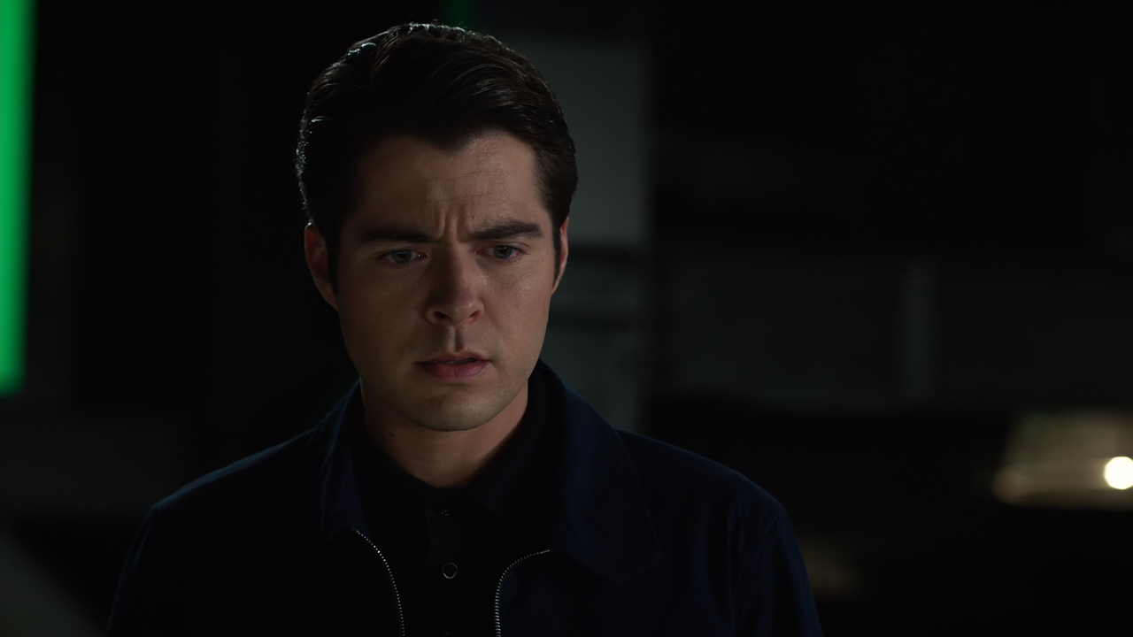 Arrow.S08E04.Present.Tense.1080p.10bit.BluRay.AAC5.1.HEVC-Vyndros.mkv_snapshot_23.40_[2020.05.15_01.