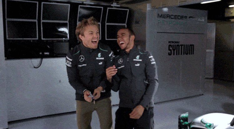 rosberg-hamilton-lachen-baasje.jpg