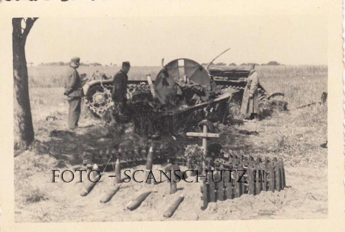 Stendal Pz.Jäger Abt.zerstörter PanzerIV u.Solda