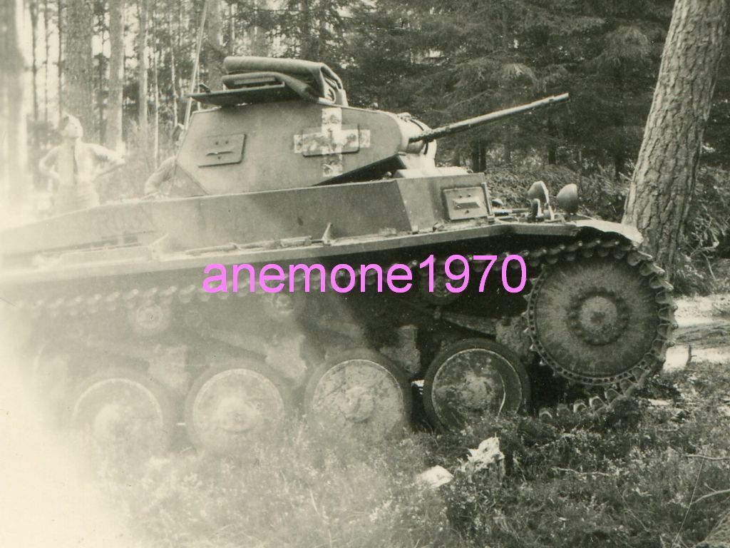 Foto, Wehrmacht, Panzer auf dem Vormarsch bei Ło