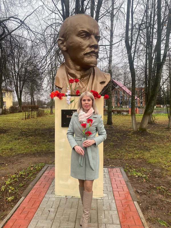 Слава Великому Октябрю! Слава Великому Октябрю!