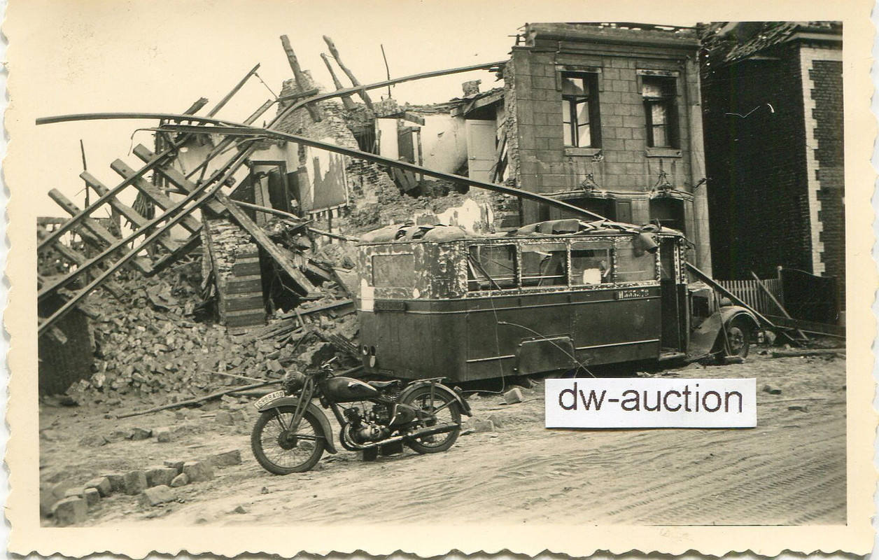 Belgien , zerstörter Omnibus und Motorrad in Nam