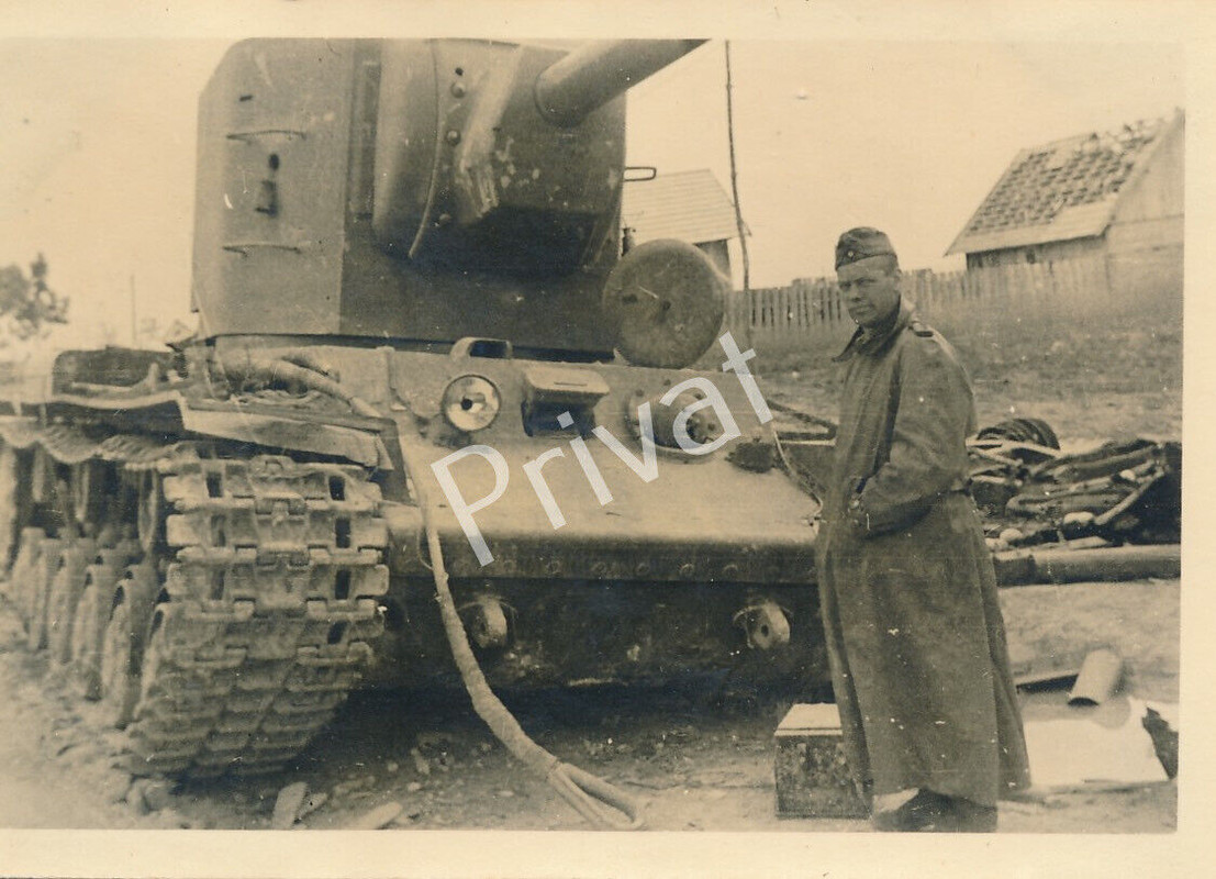 Foto WK II Wehrmacht Soldaten schwerer sowjet Panzer char tank бак Ukraine K1.39