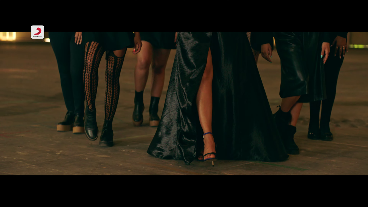 feet-of-mrunal-thakur