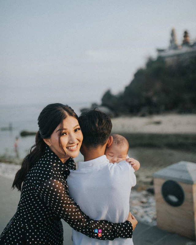 Thalia Putri Onsu digendong Betrand