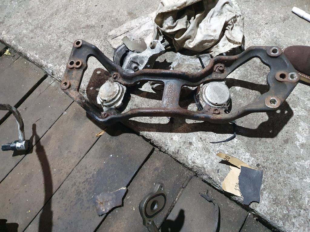 Кронштейн опоры двигателя