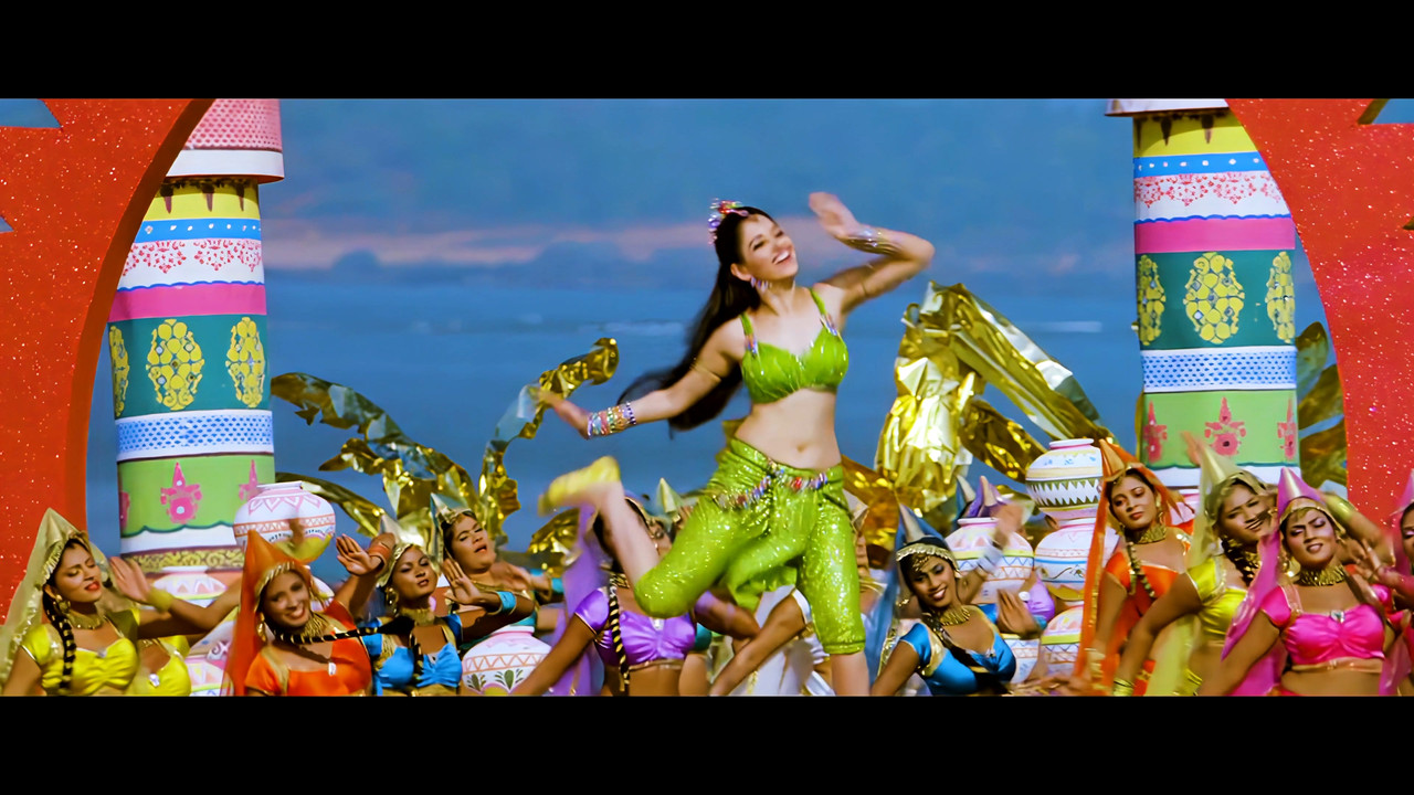 Tamanna Hot Song From Himmatwala Naino Main Sapna 4K (Best Quality).mp4_snapshot_02.55_[2021.04.05_1