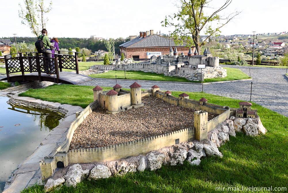 Musée de la miniature à Kamianets-Podilskyi Miniatures-museum-castles-kamianets-podilskyi-ukraine-23