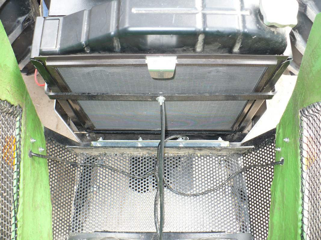 mřížka pred chladič