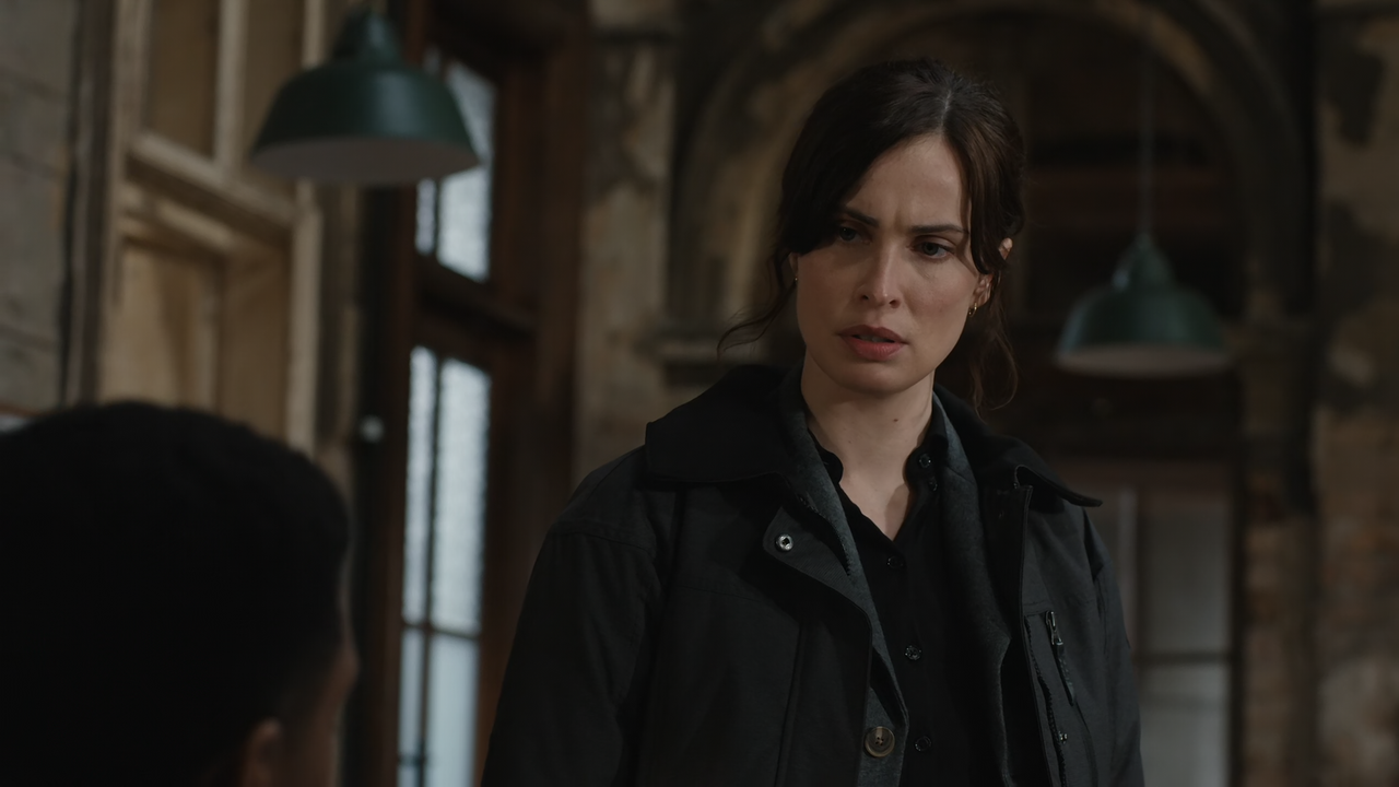 FBI.International.S01E15.Shouldn't.Have.Left.Her.1080p.10bit.AMZN.WEB-DL.DDP5.1.HEVC-Vyndros.mkv_sna