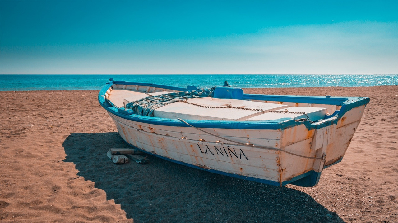 turquoiseandwhitebeachboat.jpg