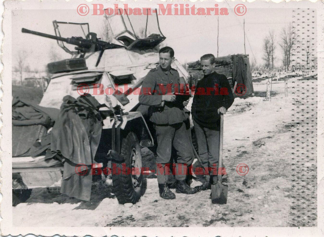 Foto Panzerspähwagen SdKfz 222 in Wintertarnung Schneeketten weiß gekalkt1