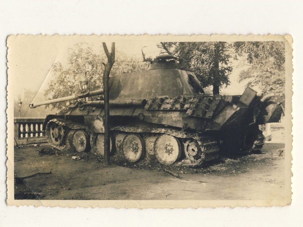 PARIS Frankreich - August 1944 - zerstörter deut