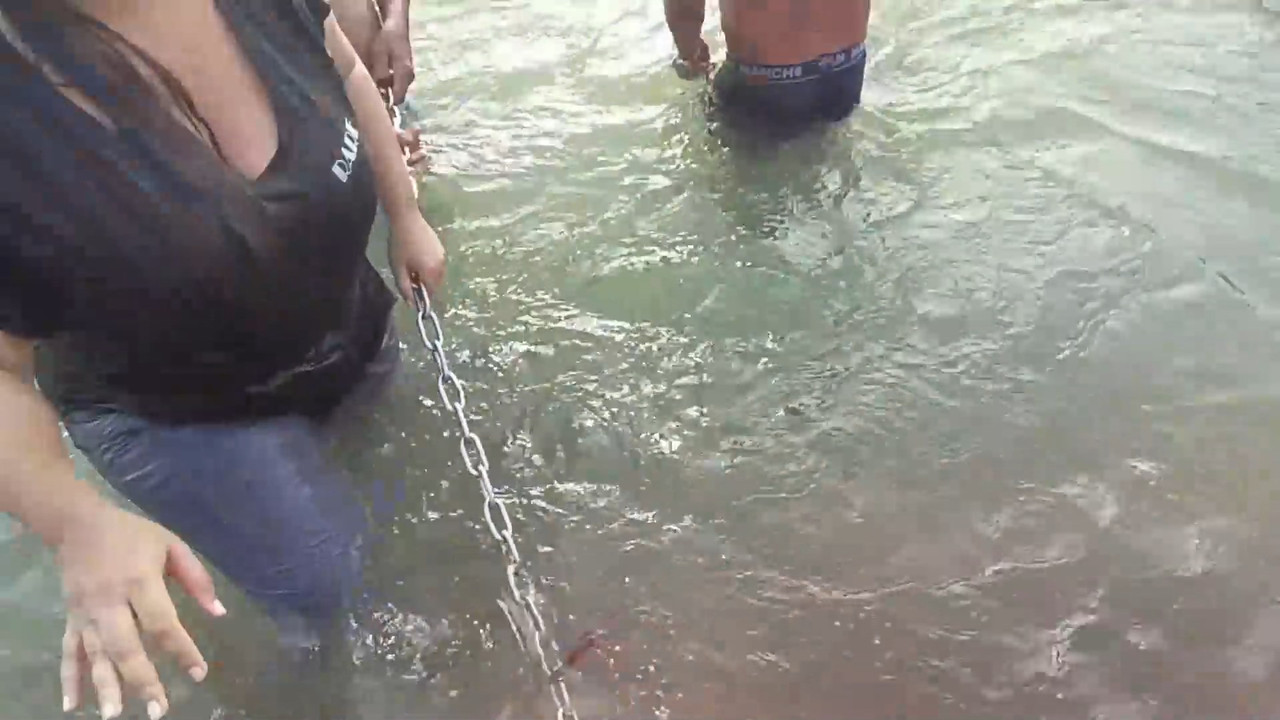 Chubby desi girl huge boobs cleavage in wet black tshirt.mkv_snapshot_03.17.945