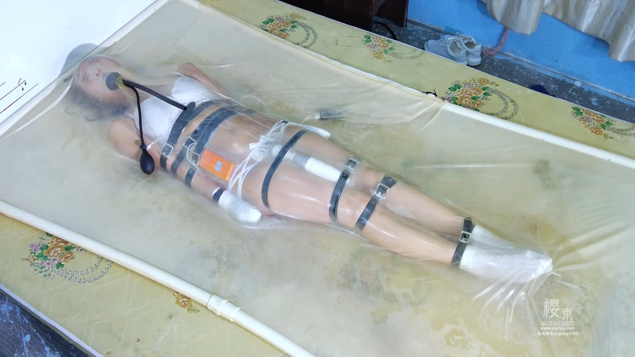 樱束原创 抖音主播小乔首尝真空床.mp4_20221216_130256.566