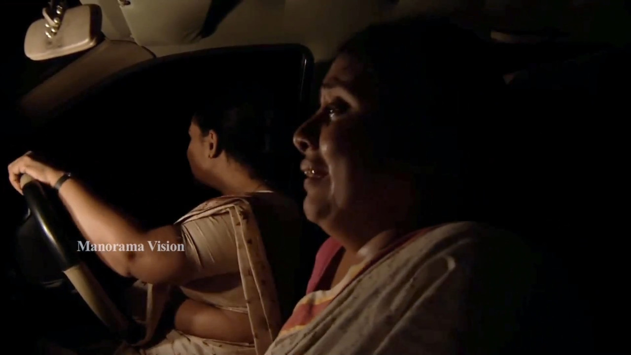 Mala Parvathi hot boobs.mkv_snapshot_00.09.303