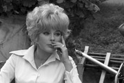elke-sommer-mh98
