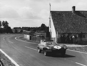 24 HEURES DU MANS YEAR BY YEAR PART ONE 1923-1969 - Page 38 56lm01-Jaguar-D-Type-Mike-Hawthorn-Ivor-Bueb-10