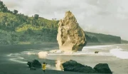Pantai Watu Godeg Lumajang