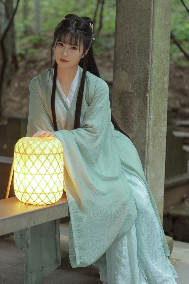 白莉爱吃巧克力 古风汉服 国风写真【10P｜49.4MB】插图2