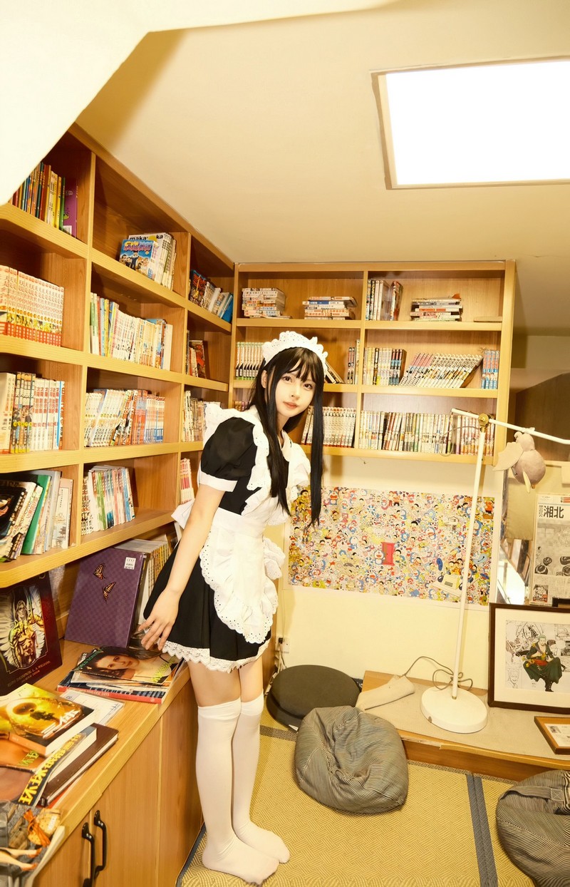 白莉爱吃巧克力 打工女仆 Cosplay 写真【12P｜100.3MB】插图5