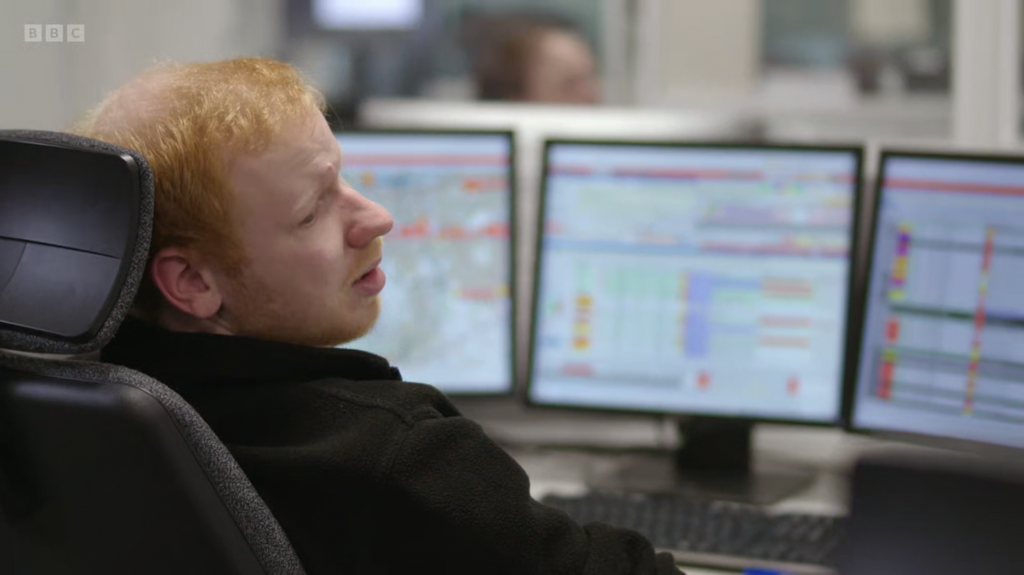 [Image: 6e0qwekj0o2d.png]