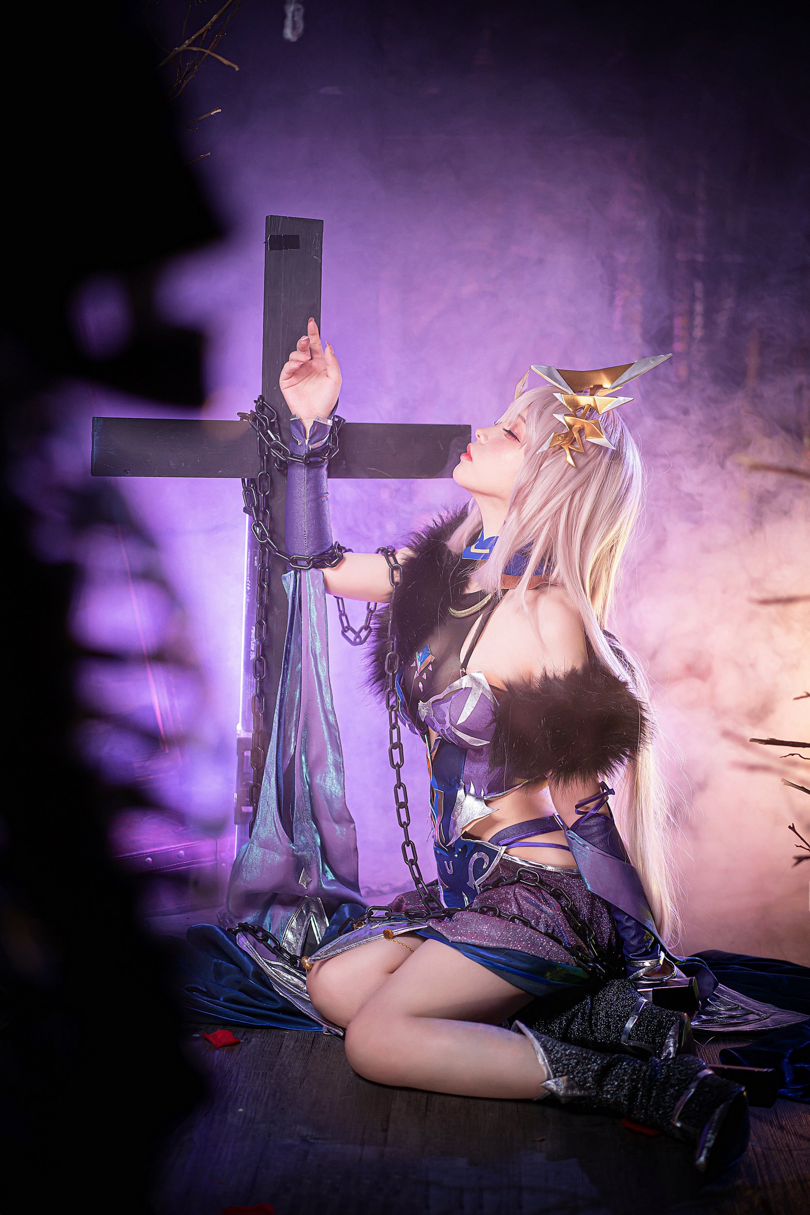 六二二同学 方舟圣女 Cosplay 写真集｜明日方舟风格摄影（13P｜23MB）