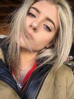 [Image: 714879685-amateur-selfies-13123-518274.jpg]