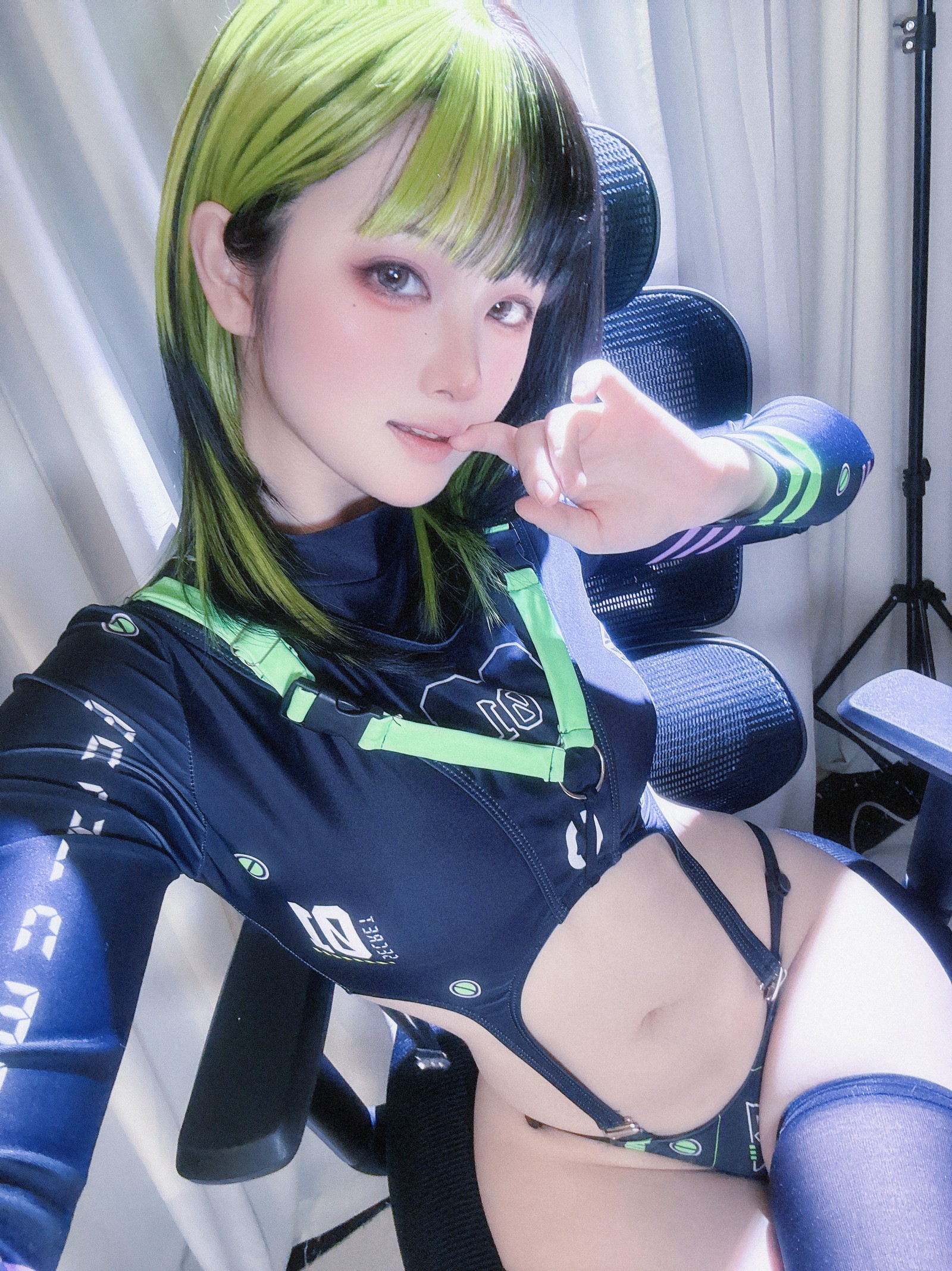 屿鱼 Yuyu 黑绿主题 Cosplay 写真合集｜暗色系风格摄影（24P｜389MB）插图8