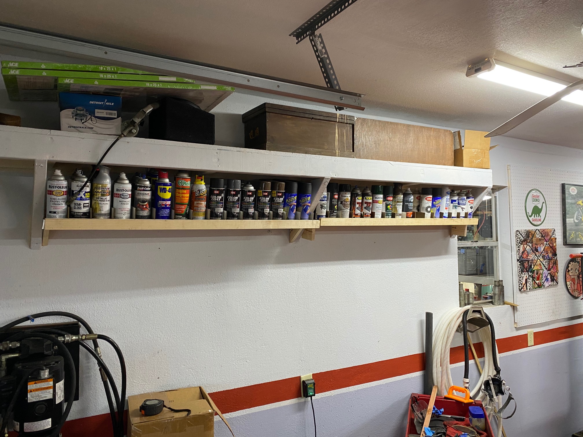 paint can shelves — Postimages