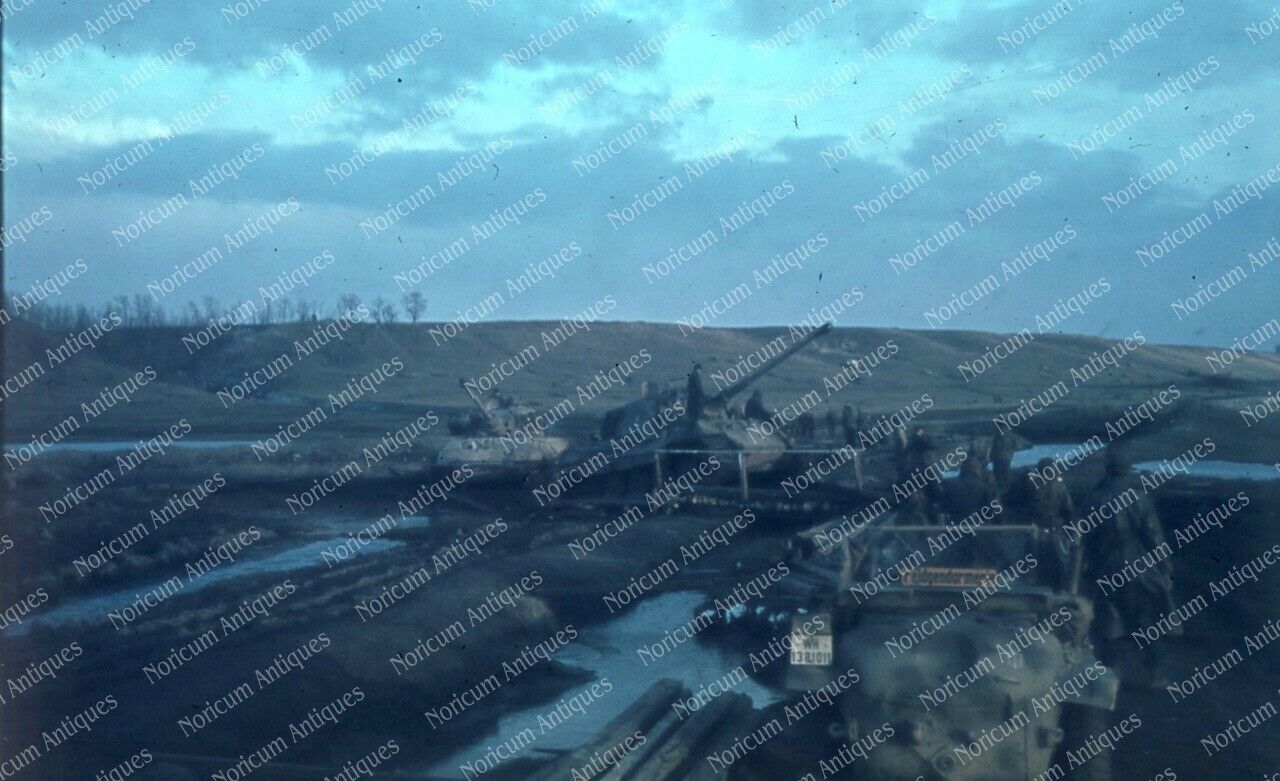 Frühlingserwachen Panzer VI Tiger II Königstiger Schwimmwagen 1945