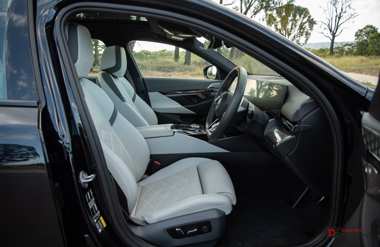 2024-BMW-i5-M60-seats (1)