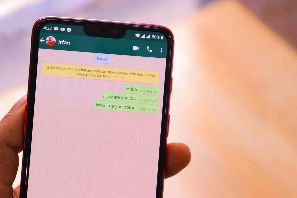 ¿Cómo obtener la nueva apariencia de la pestaña chats en WhatsApp para iOS?