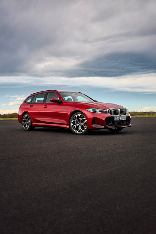 P90549655_highRes_the-new-bmw-330e-tou