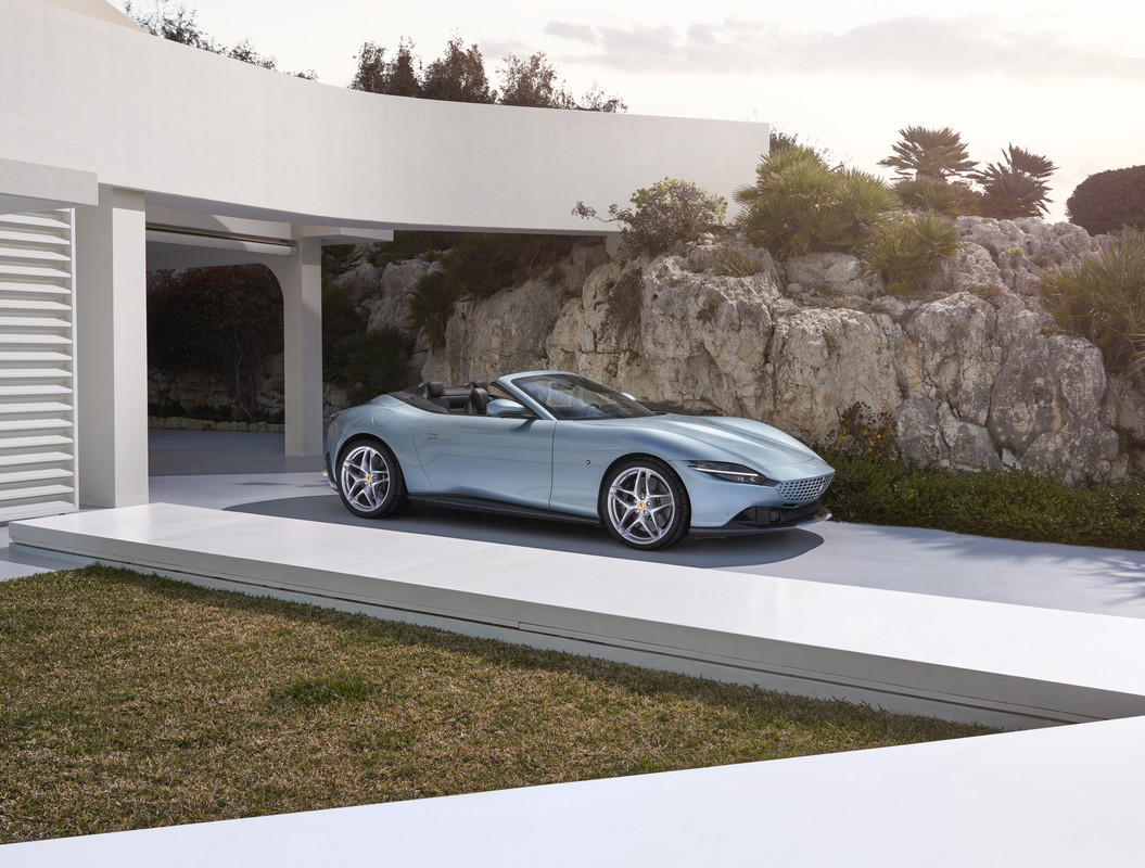 Ferrari_Roma_Spider_2