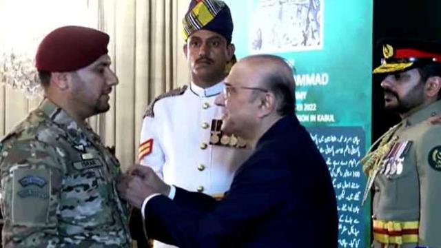 President Zardari confers highest gallantry medals,Nation honours military heroes