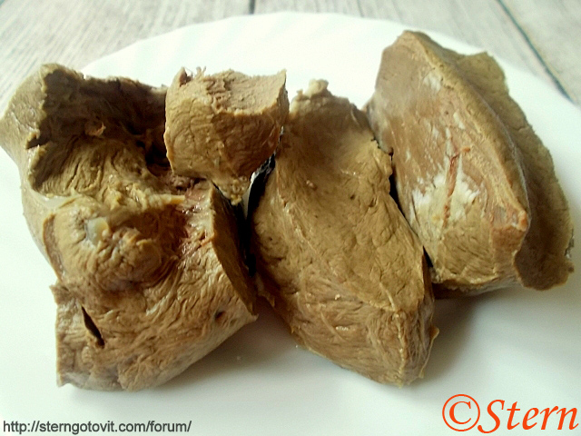 Гуляш из говяжьего сердца с грибами и картошкой