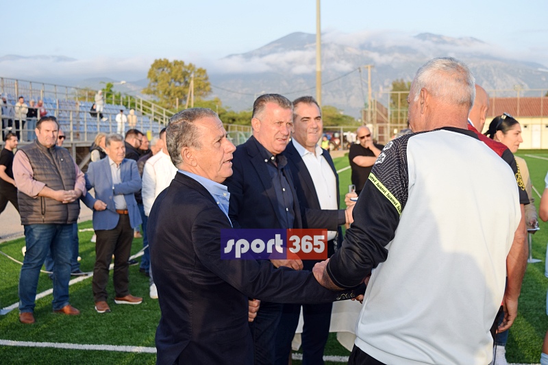 , &Tau;&omicron; &phi;&omega;&tau;&omicron;&rho;&epsilon;&pi;&omicron;&rho;&tau;ά&zeta; &tau;&omicron;&upsilon; &tau;&epsilon;&lambda;&iota;&kappa;&omicron;ύ &Epsilon;&rho;ά&nu;&eta;-&Pi;&alpha;&nu;&theta;&omicron;&upsilon;&rho;&iota;&alpha;&kappa;ό&sigmaf; (&phi;&omega;&tau;&omicron;)