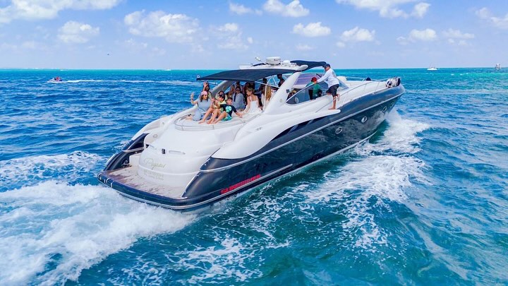 Pegasus 60 ft yacht charter Cancun - Interior view showing luxury amenities and comfortable seating for 20 guests