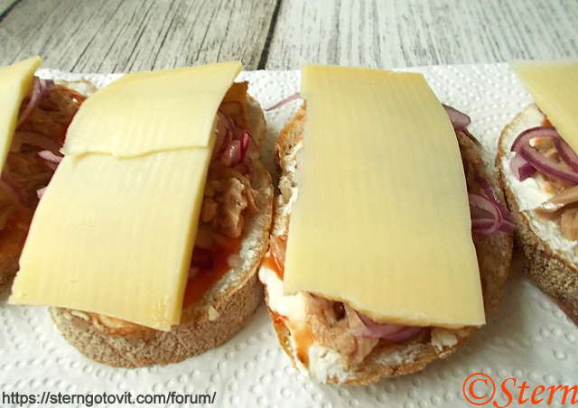 Горячие бутерброды с тунцом в аэрогриле