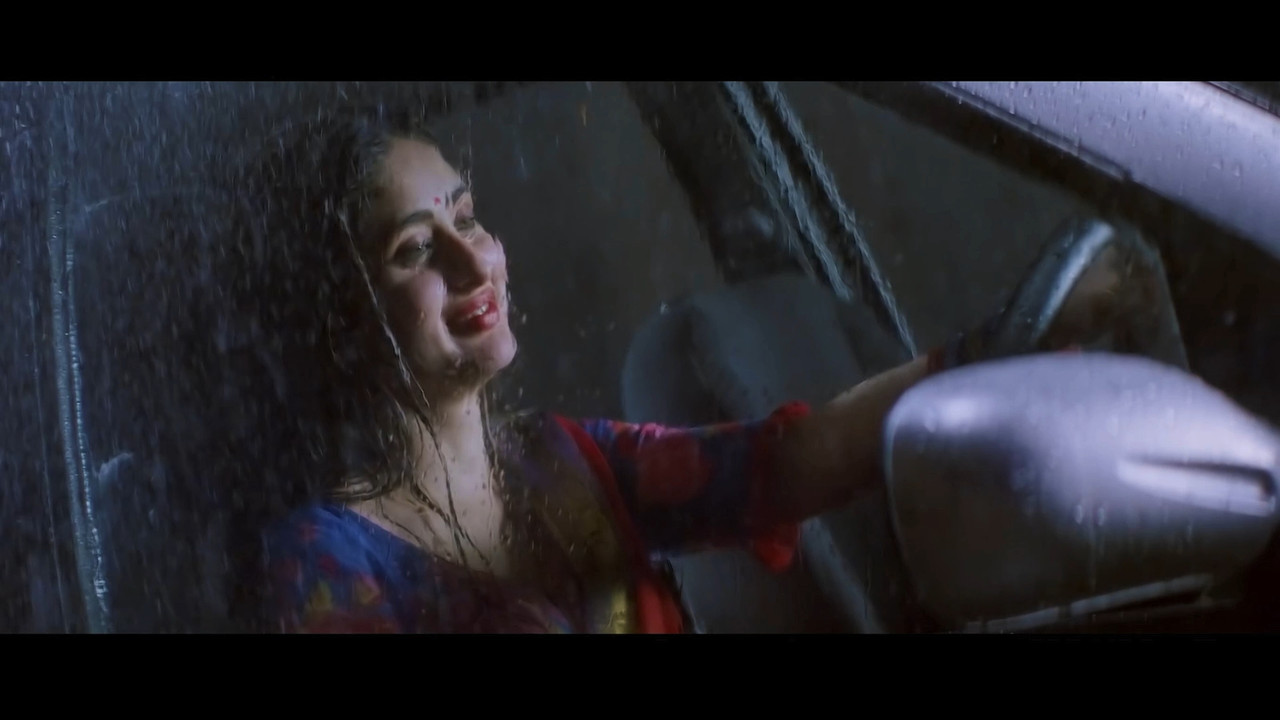 [Image: Kareena-Kapoor-Khan-Hot-Song-From-Chamel...-13-10.jpg]