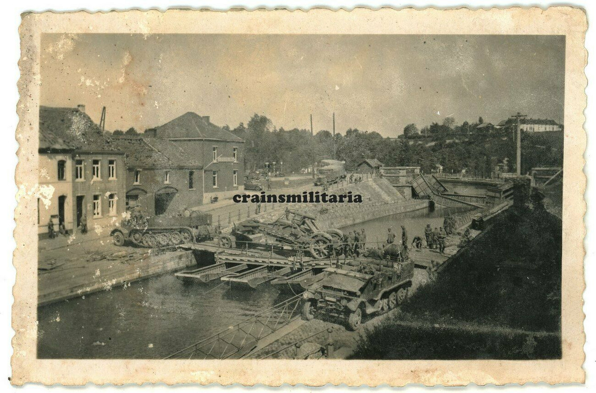 Orig. Foto SdKfz Halbkette mit 21 cm Mörser Geschütz Brücke in Frankreich 1940