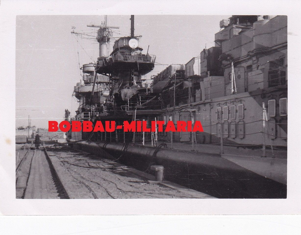 Kreuzer Nürnberg 1943 Ostsee Hafen Pier Tarnfarb